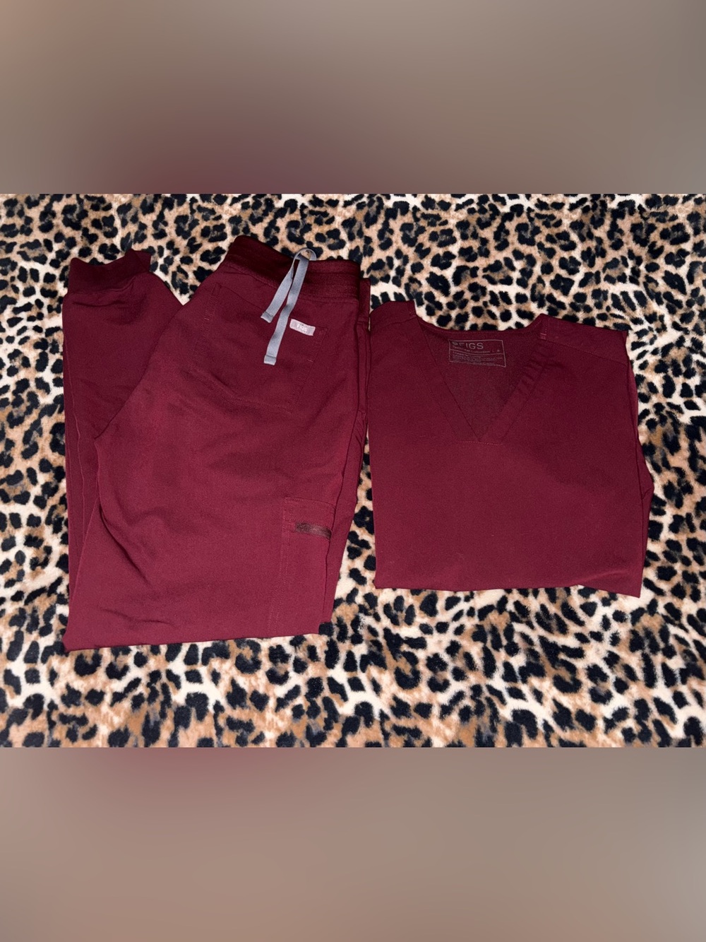 FIGS Women’s Small Burgundy Set Casma Scrub Top & Zamora Jogger Scrub Pants